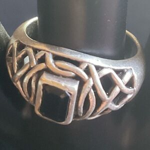 ANTIIQUE BLACK ONYX RING. STERLING SILVER.SIZE 7